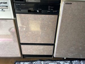 食洗機とかの機器を取り外して収納スペースに活用　撤去後の仕上がりへのこだわり　タカラ　施工前