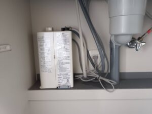 整水器本体が無くなるとスペースが生まれる　施工前