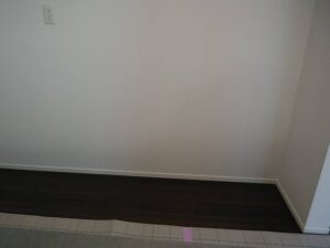 キッチン収納でのお悩み解決　新たにカップボード収納を取り付ける　施工前