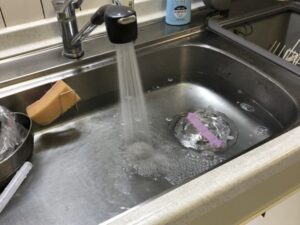 『キッチン楽々トラップ』交換で排水掃除がラク♬　施工ポイント　排水確認