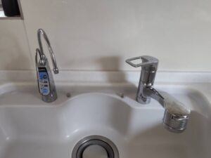 岡山キッチン取付け隊　浄水器の取り外し　施工前