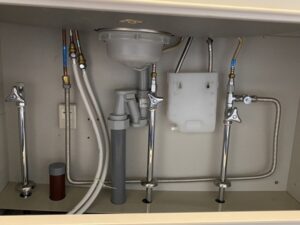 浄水器用分岐水栓の撤去　配管整理　施工前