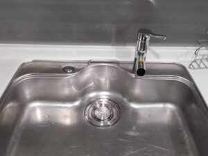 キッチン収納でのお悩み解決　浄水栓をスッキリさせたい　施工後