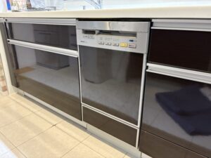 開き扉収納に取替　施工前