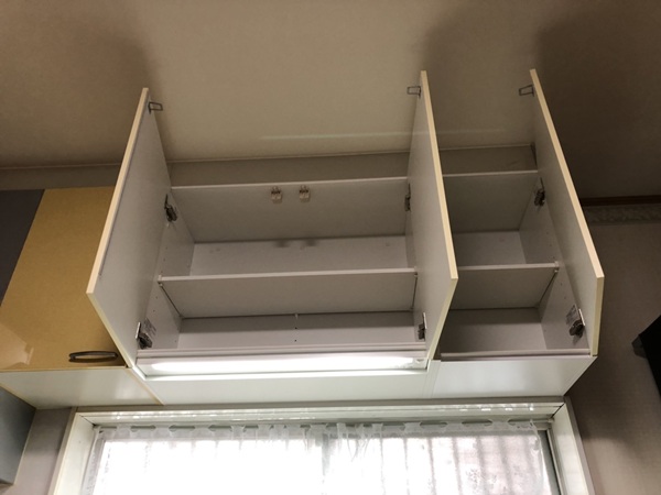 電動昇降を開き吊戸棚にする