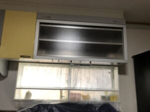 キッチン収納でのお悩み解決　電動昇降乾燥機（収納）を吊戸棚にする　施工前