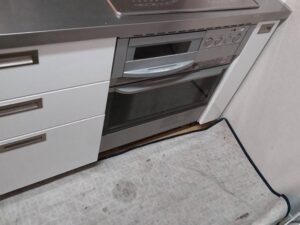 家電置き場がない！おすすめ家電収納アイテム　電気オーブンの撤去　施工前