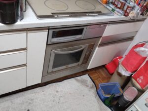 キッチン収納でのお悩み解決　電気オーブンはもう使わなくなって　施工前