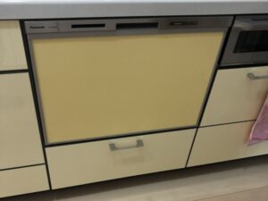 岡山キッチン取付け隊　食洗機前パネルでを楽しむ　施工後
