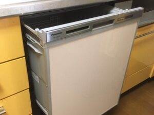 福島キッチン取付け隊　食洗機前パネルでを楽しむ　施工後