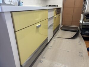 キッチンの扉を交換したい！　食洗機撤去した扉色に合わせたい　施工前