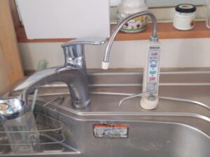 山梨キッチン取付け隊　アルカリイオン整水器の工事　施工前