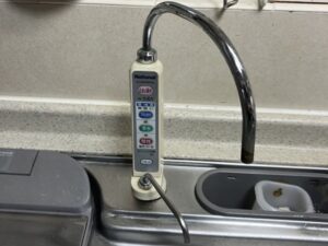秋田キッチン取付け隊 アルカリイオン整水器の工事 施工前