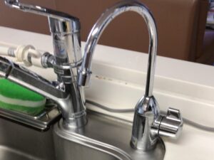 秋田キッチン取付け隊 カートリッジそのままで浄水栓の交換 施工前