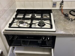 山梨キッチン取付け隊　ガスコンロの取替　施工前