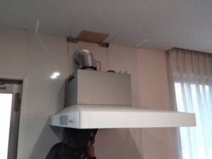 秋田キッチン取付け隊 サイドレンジフードの取替 施工前