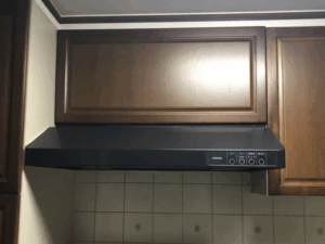 秋田キッチン取付け隊 シロッコファンフードの取替 施工前