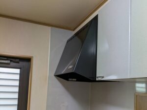 高知キッチン取付け隊　シロッコファンフードの取替　施工前