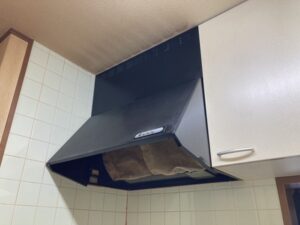 佐賀キッチン取付け隊　シロッコファンフードの取替　施工前 