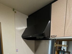 徳島キッチン取付け隊　シロッコファンフードの取替　施工前