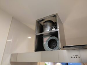 鳥取キッチン取付け隊 センターレンジフードの取替 施工前