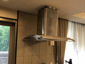 青森キッチン取付け隊 センターレンジフードの取替 施工前