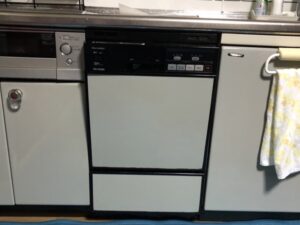 高知キッチン取付け隊　フロントオープン食洗機の工事　施工前 