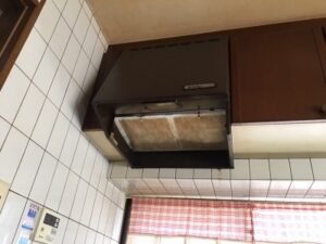 岩手キッチン取付け隊 プロペラファンフード取替 施工前