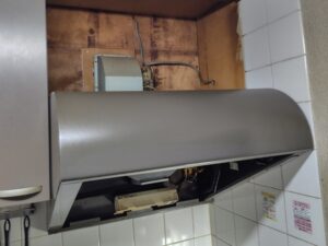 鳥取キッチン取付け隊 ヤマハサイクロンフードの取替 施工前