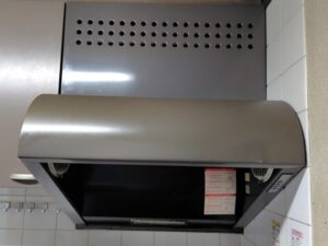 秋田キッチン取付け隊 ヤマハサイクロンフードの取替 施工前