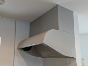高知キッチン取付け隊　ヤマハサイクロンフードの取替　施工前
