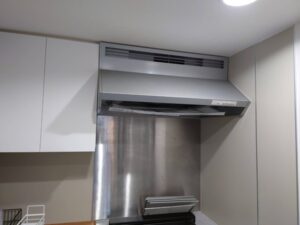 福井キッチン取付け隊　同時給排気フードの工事　施工前