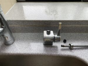 高知キッチン取付け隊　浄水器の取替　施工前