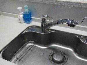 青森キッチン取付け隊 浄水器一体水栓の取替 施工前