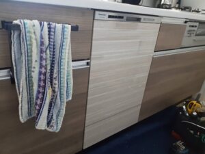 佐賀キッチン取付け隊　食洗機前パネルでを楽しむ　施工後