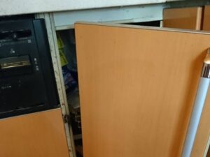 福井キッチン取付け隊 キッチン扉蝶番メンテナンス 施工前