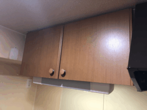 岡山キッチン取付け隊 キッチン扉蝶番メンテナンス 施工前