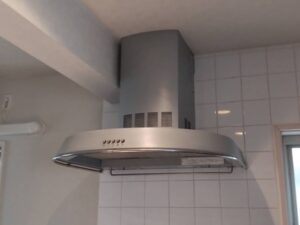東京のキッチン取付け隊　サイドレンジフードの取替　施工前