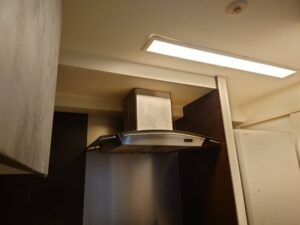 栃木キッチン取付け隊　センターレンジフードの取替　施工前