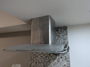 群馬キッチン取付け隊　センターレンジフードの取替　施工前