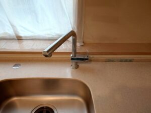 山梨キッチン取付け隊 タッチレス水栓の取替 施工前