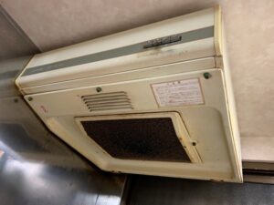 群馬キッチン取付け隊　ターボファンフードの取替　施工前