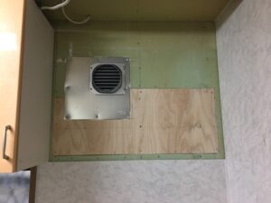 福島キッチン取付け隊 プロペラからシロッコファンへの取替 施工前