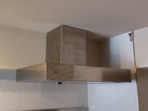 岡山キッチン取付け隊 マンションのレンジフードリフォーム 施工前