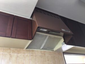 岐阜キッチン取付け隊　マンションのレンジフードリフォーム　施工前