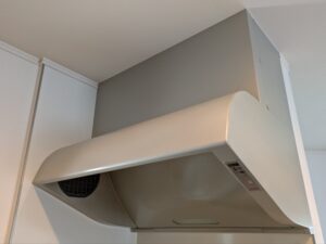山梨キッチン取付け隊 ヤマハサイクロンフードの取替 施工前