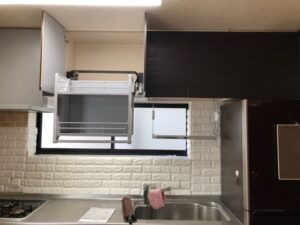 キッチン収納でのお悩み解決 リフトダウン付吊戸棚に替える 施工後