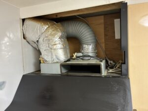 岡山キッチン取付け隊 同時給排気フードの工事 施工前