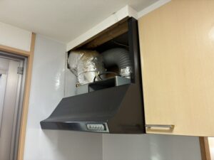 栃木キッチン取付け隊　同時給排気フードの工事　施工前