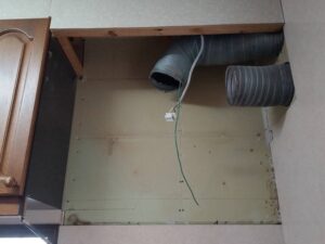 群馬キッチン取付け隊　同時給排気フードの工事　施工前